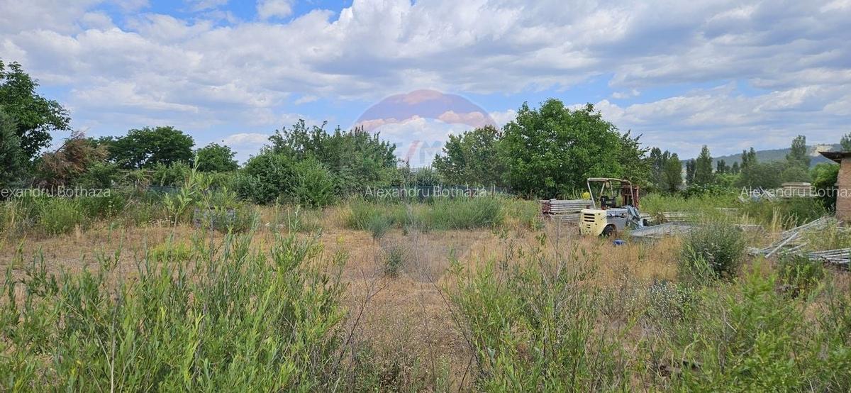 Teren Construcții intravilan de 636 mp, în Luna - 4