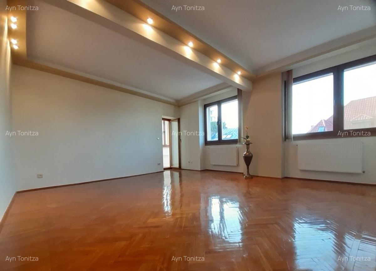PROPRIETAR, VAND apart. Duplex in Cotroceni(G. Botanica) S.Totala 151 mp; garaj - 2