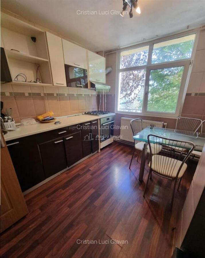 Apartament 4 camere et 1 str Bucuresti zona 700 - 2