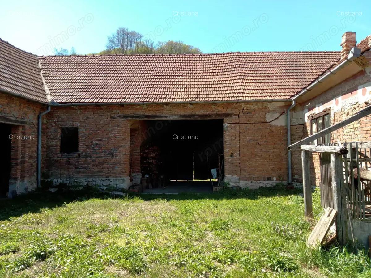 Casa mare la ?ara cu teren generos in zona superba - 4 Casa mare la ?ara cu teren generos in zona superba - 4