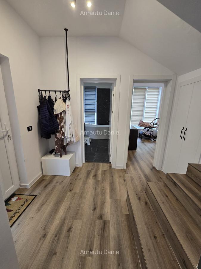 Duplex despartit prin camera tehnica - 4 camere 149.000 Euro - 8
