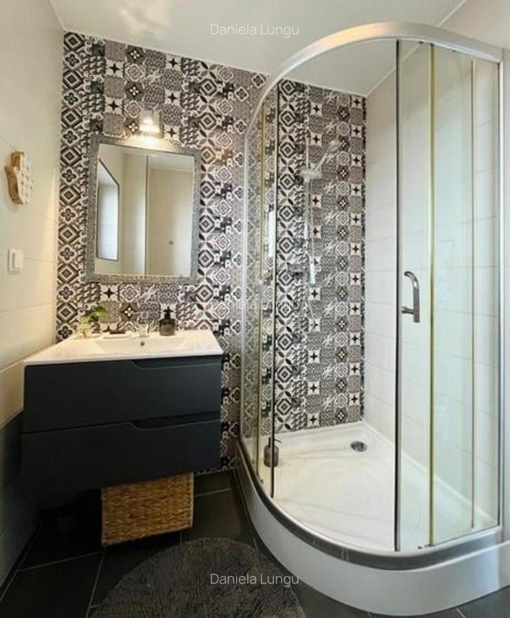 Rezidenta pe linie eleganta, living 25 mp,semineu,panouri fotovoltaice 3KW, cent - 6