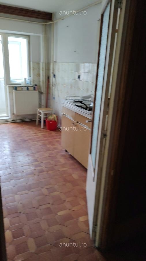 Braila Apartament 3 camere de vanzare, 80 mp, etaj 3, strada Tineretului - 9