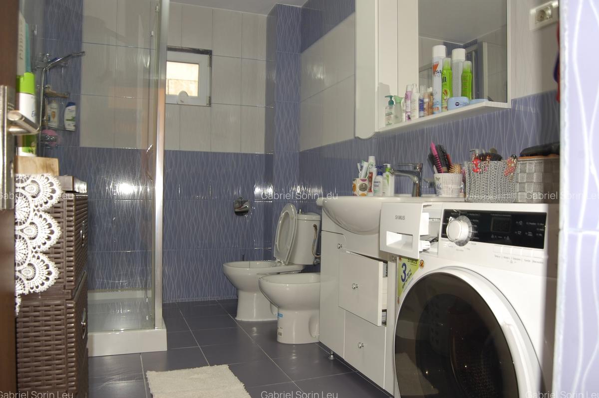 Casă cu 6 camere în Est - 8