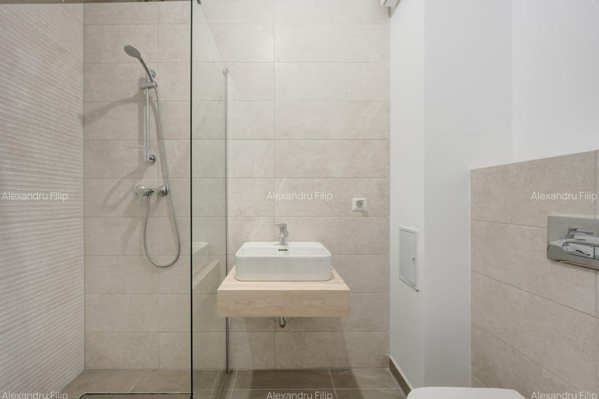 Apartament cu 3 camere decomandat în 13 Septembrie - 17