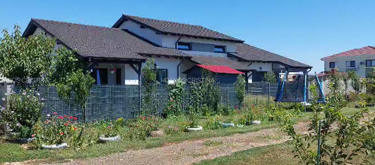 De vânzare – Casă tip Triplex modernă și spațioasă - Mosnita Noua - 1