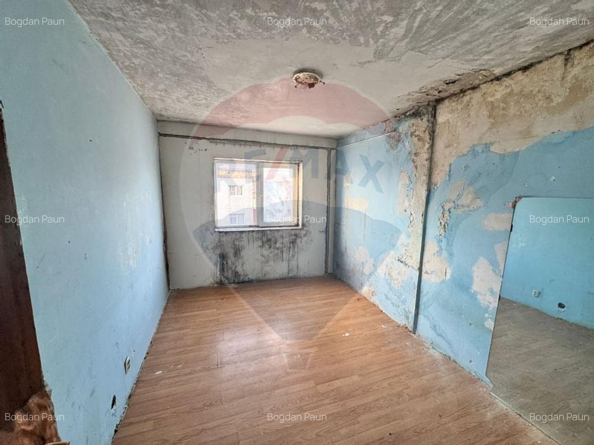 Apartament de vanzare, cu 3 camere decomandat  ZONA NORD - 5
