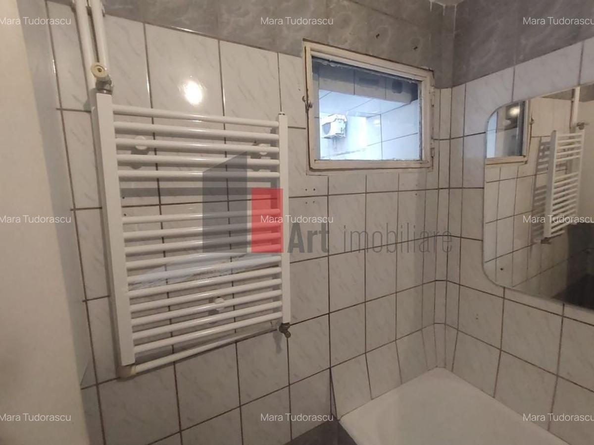 Vânzare apartament decomandat 3 camere cu centrală - Str. Baciului - 25