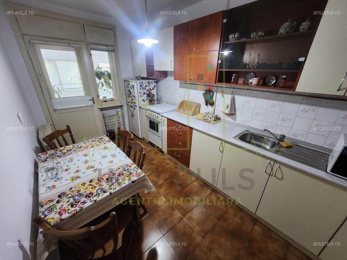 Apartament de inchiriat. 2 Bai. Garaj - 8