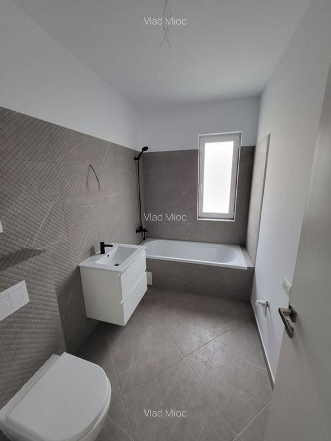 Bloc Nou-Braytim. Langa Hotel Arizona. Decomandat. Bucatarie inchisa - 9