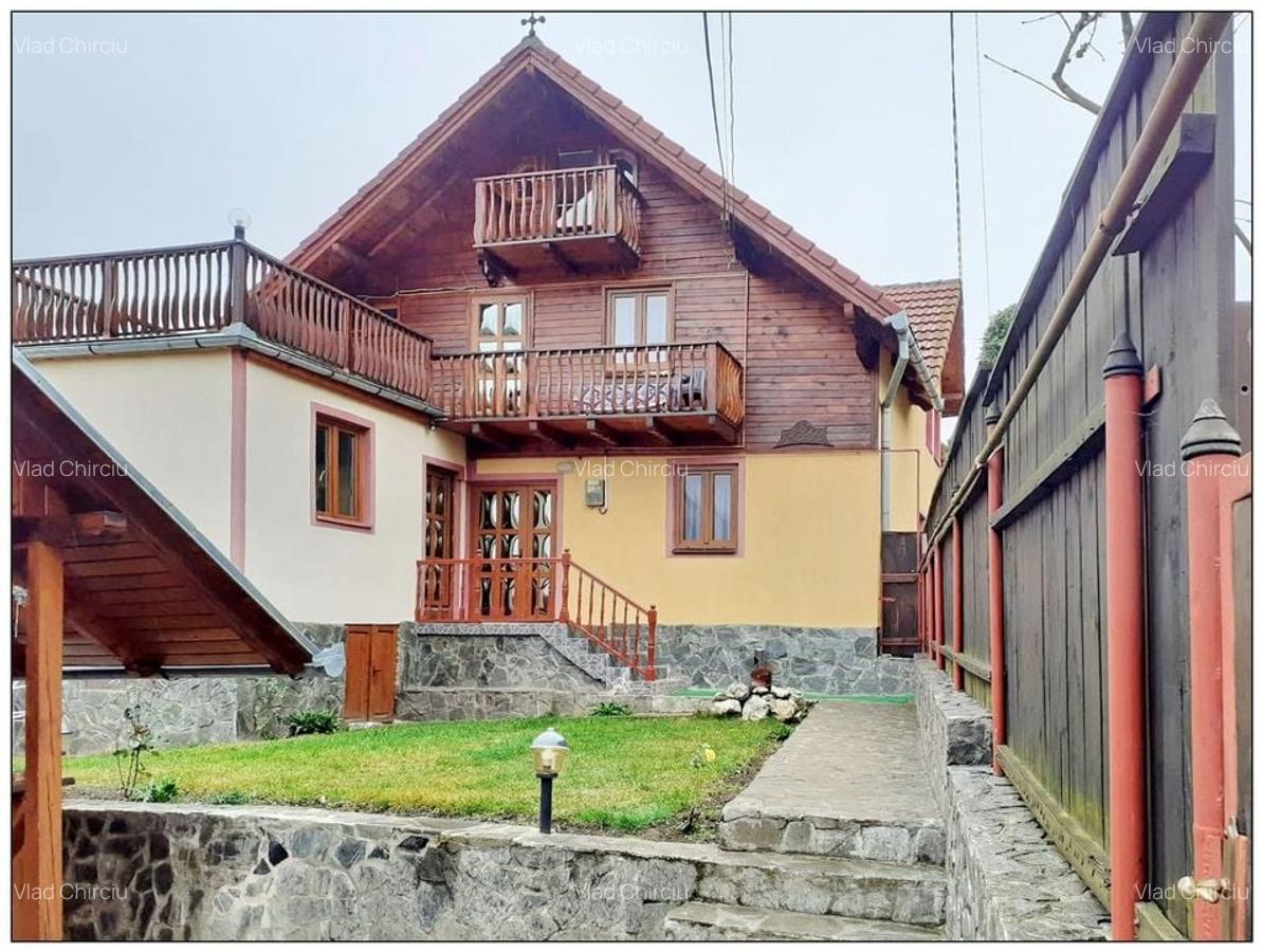 Casă individuală cu 8 camere în Bran - 1
