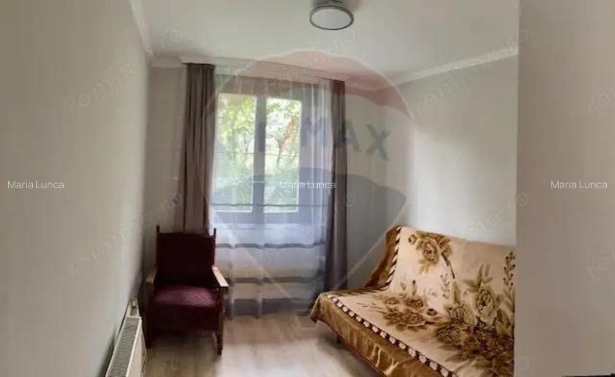 Casa / Vila cu 4 camere de vanzare - 1