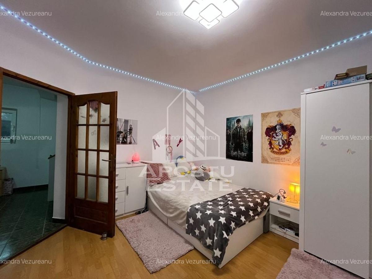 Casa individuala, 6 camere, 3 bai, garaj,acces auto, teren de 411 - 10