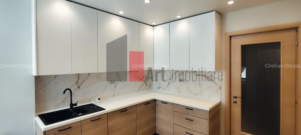 Apartament cu 3 camere semidecomandat în P-ța Victoriei - 14