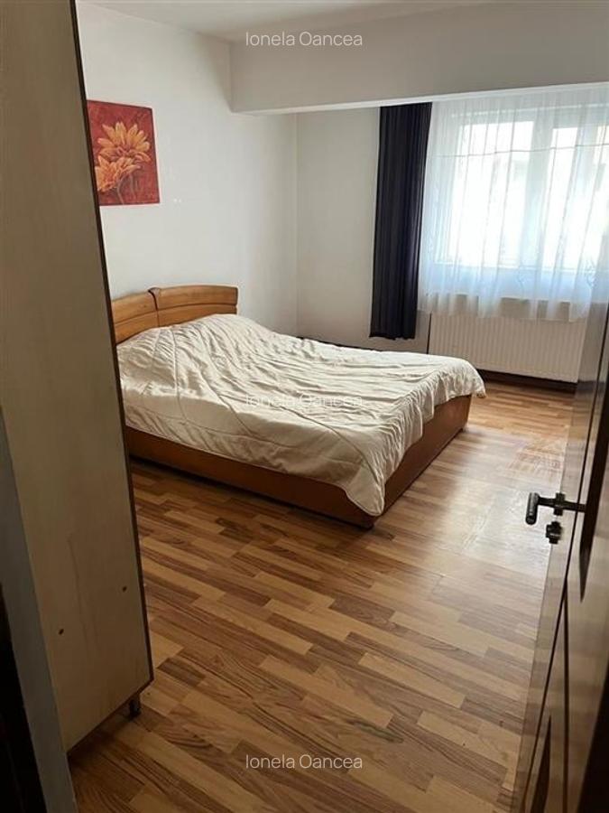Apartament cu 3 camere situat in Tractorul - 4