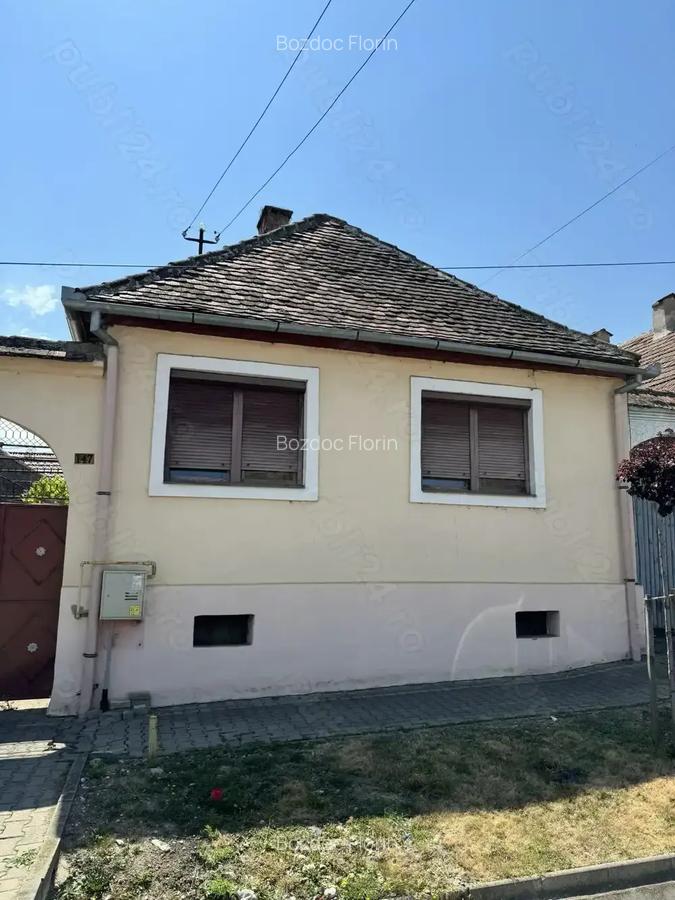 Casa de vanzare in centrul localita?ii Ve?tem direct de la proprietar! - 1