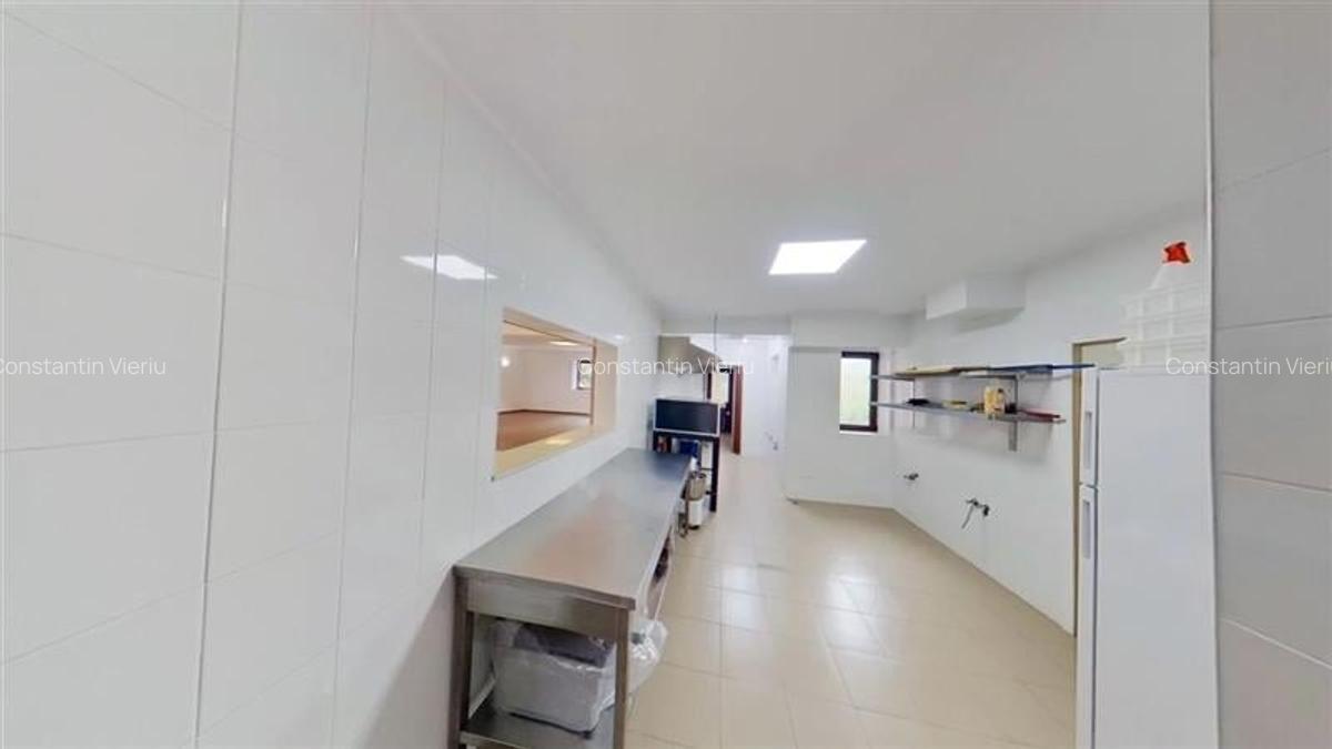 Casă individuală cu 9 camere în Exterior Est - 11