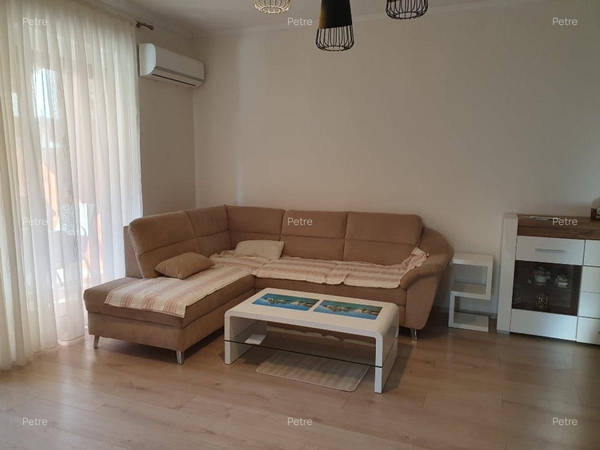 PROPRIETAR inchiriez apartament 3 camere ,cu terasa, gradina 2 locuri de parcare - 7
