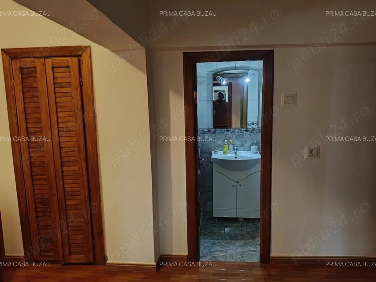 Apartament cu 3 camere zona ultracentrala Bazar confort 1 Etaj 3 S=88mp Pret: 92.000 euro - 19