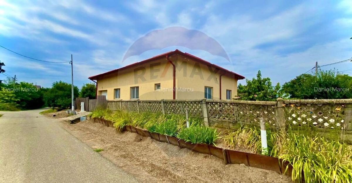 Casa Cu 4 Camere De Vanzare - 4
