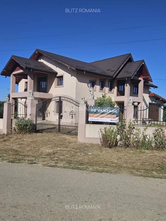 Casa la rosu, de vanzare, 250 mp, zona Slobozia Moara - 1