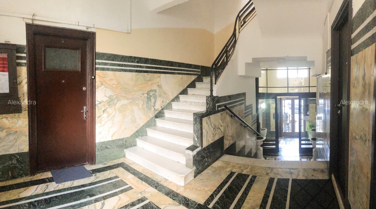 Două Apartamente de Vânzare Împreună în Bloc Interbelic Art Deco I Renovate - 1
