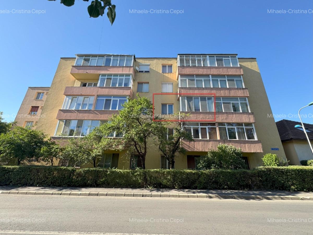 Apartament cu doua camere,decomandat - 1