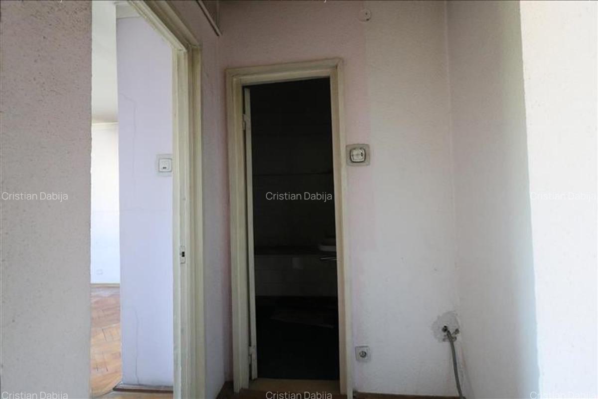 Apartament cu 3 camere, 2 bai, UMF CENTRU, decomandat, bloc din 1980 - 6