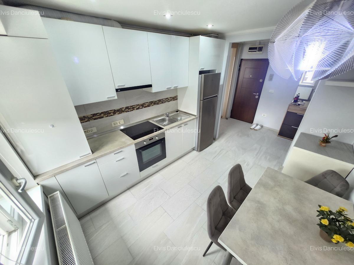 2 Cam-Aradului-3 Min Iulius Town--Mobilat-Centrala-Balcon--Aer conditionat-56 MP - 10