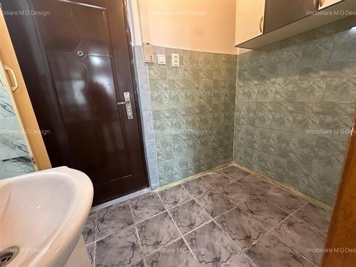 Garsoniera zona Buziasului etaj 2, baie cu vana - 2