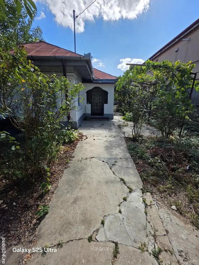 Vand teren cu casa voluntari - 1