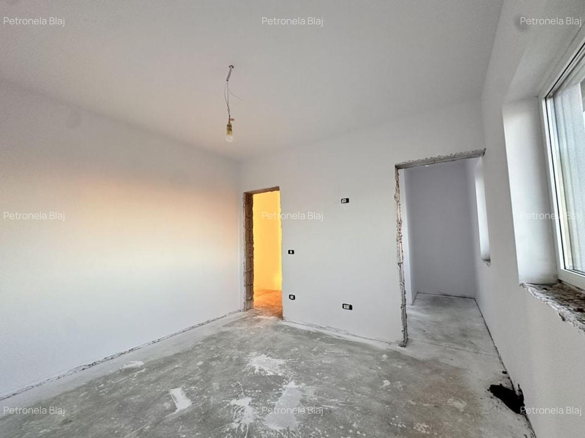 Duplex langa asfalt - LIDL - 8