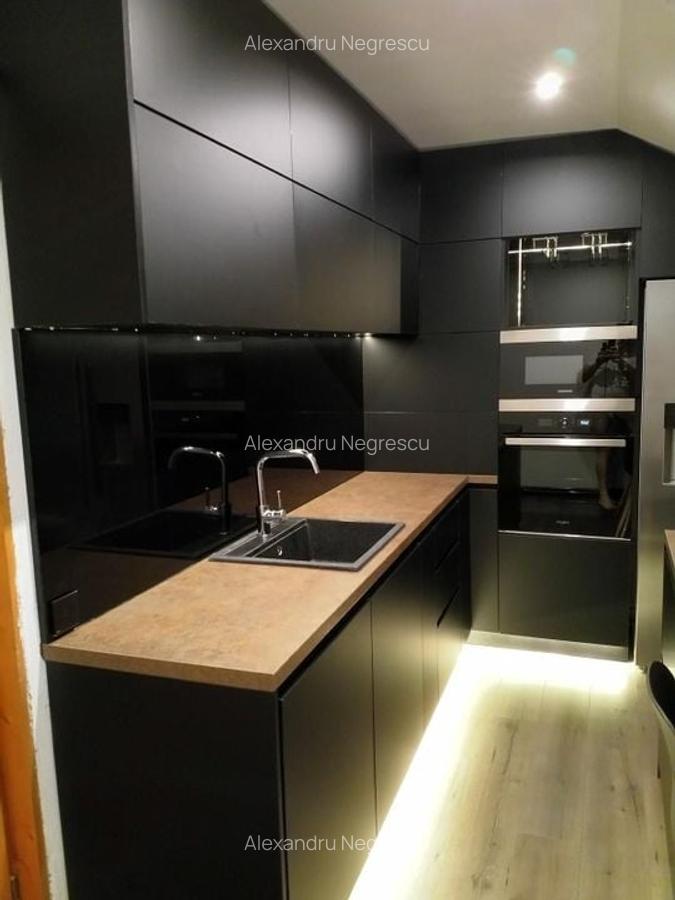 Casa S+P+E+M | 605 mp utili | 10 camere | 3 bucatarii | 4 bai | 3 terase | Garaj - 13