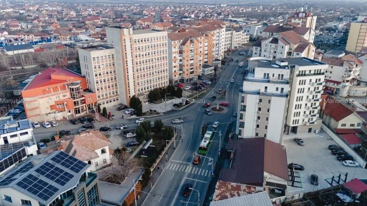Apartament 3 camere de vânzare în Târgu Jiu, strada Republicii - 2