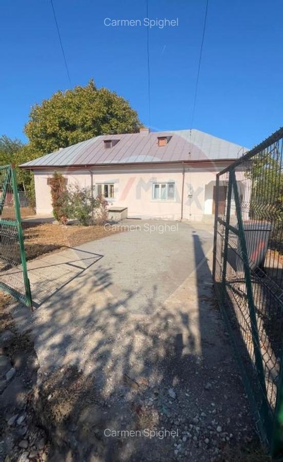 De vanzare casa 4 cam., teren 2510,  400 m de statia de metrou 1Mai - 1