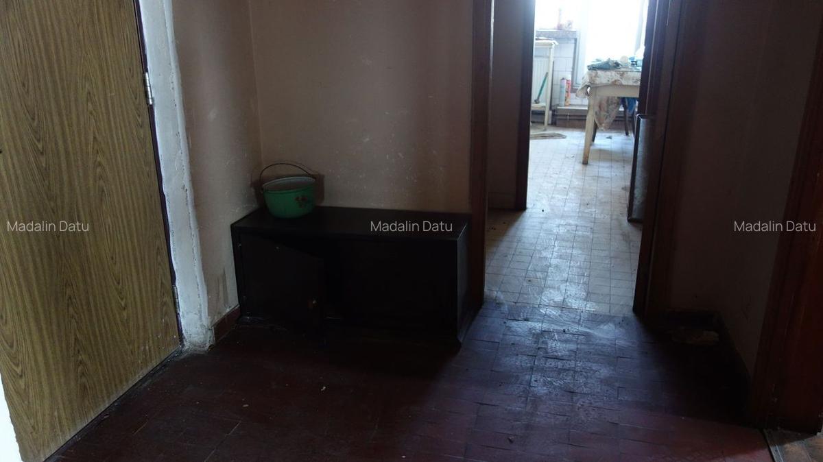 Calea  Victoriei-Piata Sfintii Voievozi: 171mp+55 mp terasa - 18