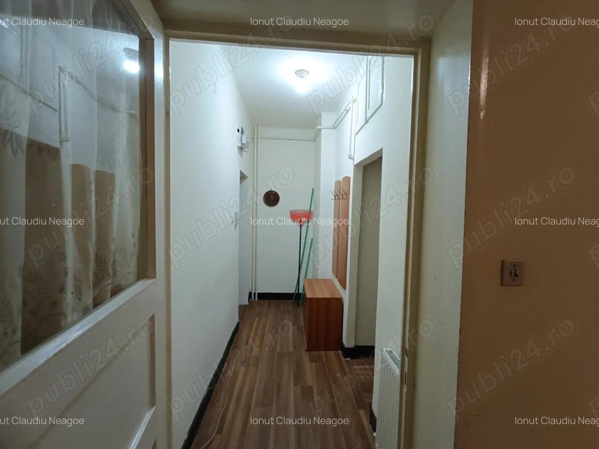 Garsoniera spa?ioasa de vanzare in zona istorica a Bra?ovului - 3