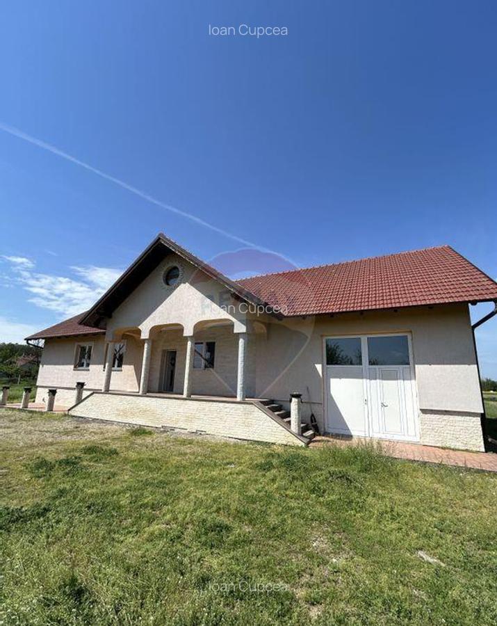 Casa cu 5 camere finisata si 10.400 m2 teren de vanzare... - 6 Casa cu 5 camere finisata si 10.400 m2 teren de vanzare... - 6