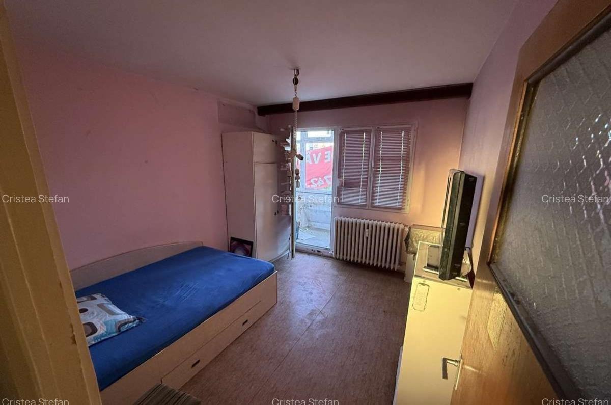 Vanzare apartament 4 camere Drumul Taberei - 2