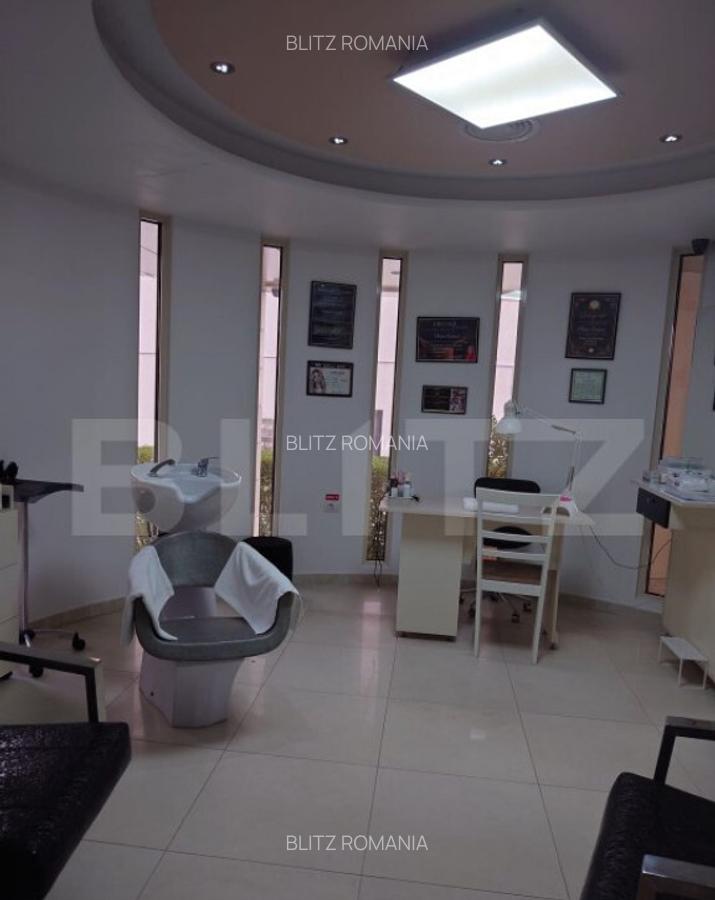 Spatiu comercial de vanzare, 290 mp, zona Micro 3 - 5