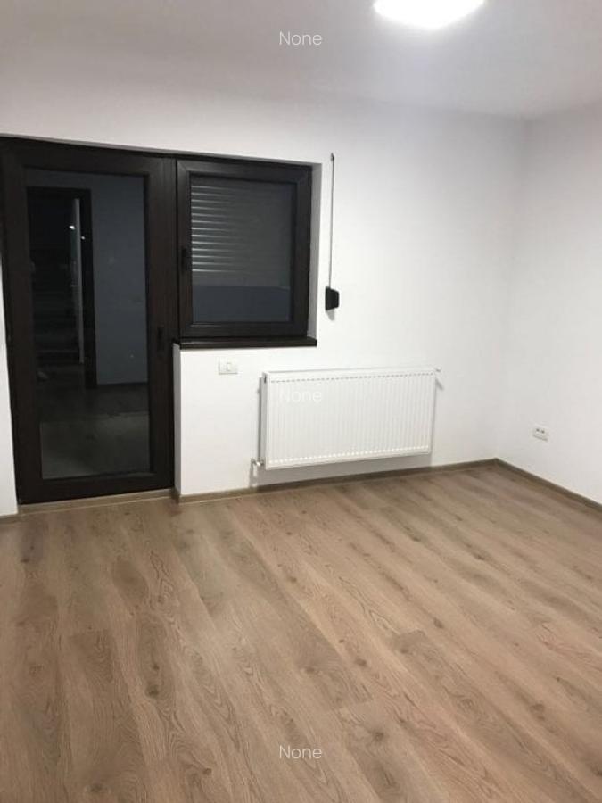 Casă cu 4 camere în Central - 1
