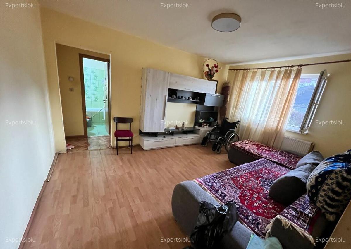 Apartament 2 camere semidecomandat,zona Calea Cisnadiei - 1