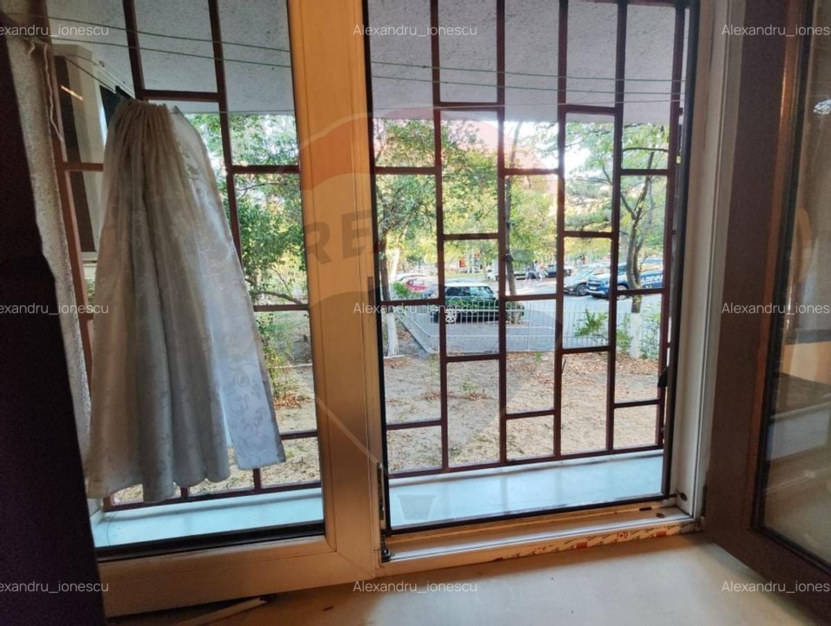 Apartament cu 3 camere de vanzare in zona 1 Decembrie 1918 - 12