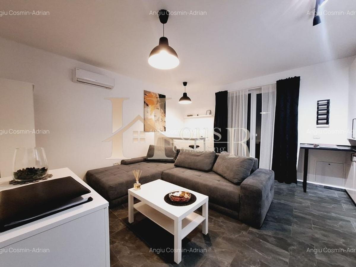 Aproape de magazine. Cochet. Luminos. - 2