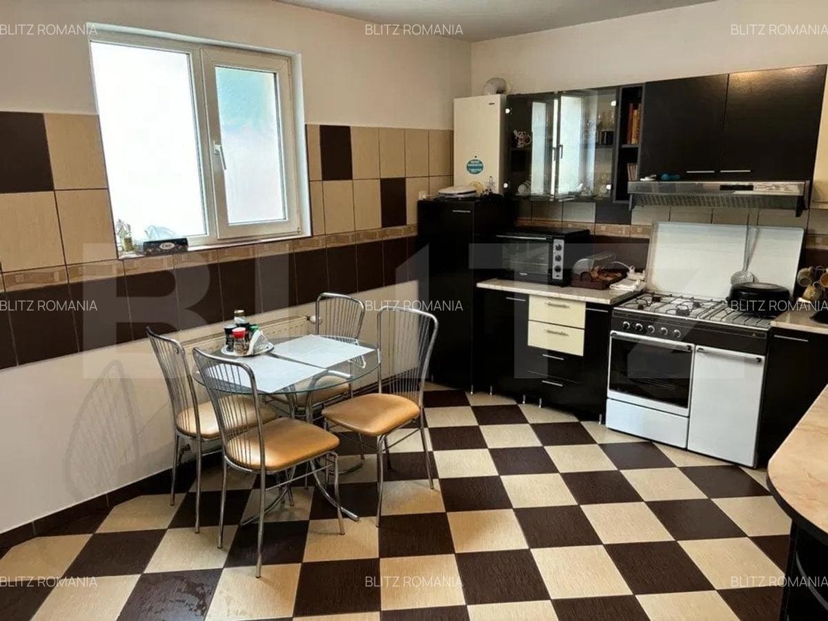 Casa P+1 de vanzare, cu 4 camere, 180 mp, zona Micro 2 - 3