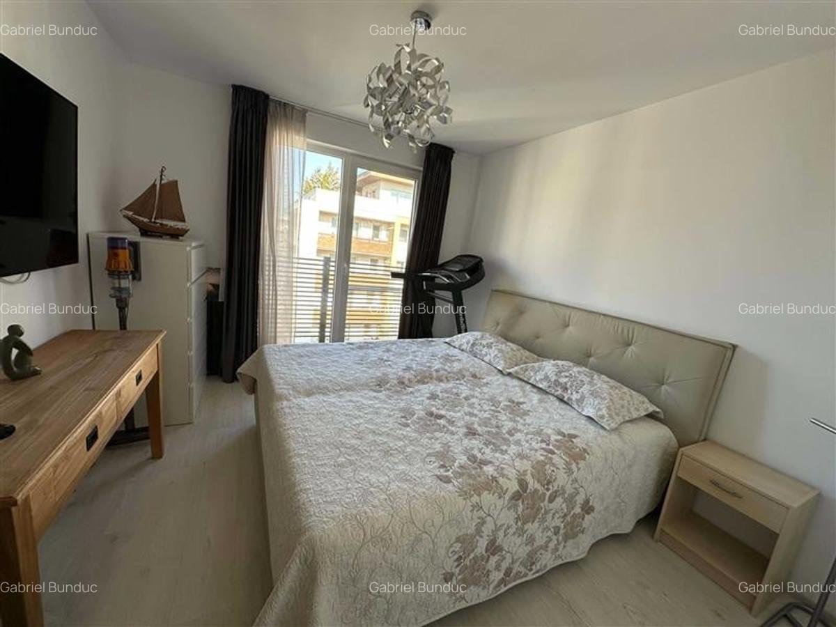 Apartament cu 3 camere decomandat, mobilat în Tractorul - 3