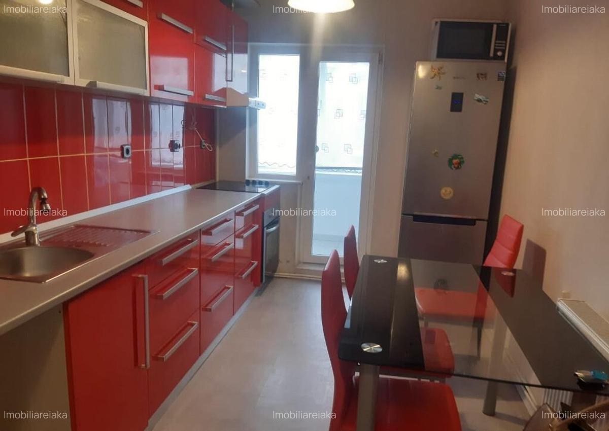 Traian, 3 camere, etaj 2, garaj - 1