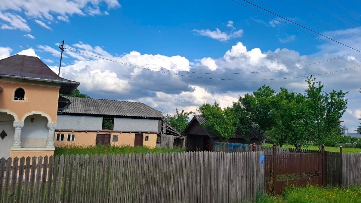 Casa Moraresti 3 camere parter si teren stradal intravilan 6522 mp - 2