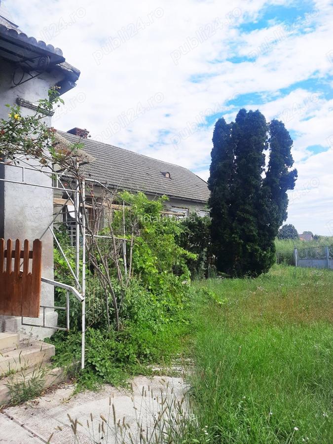 Casa de vanzare, langa biserica, in zona centrala, in comuna Pilu, jude?ul Arad - 2