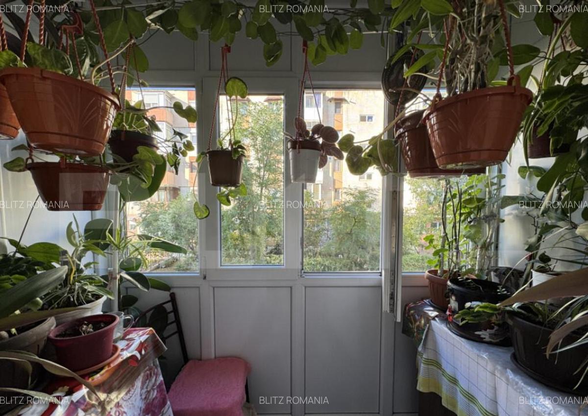Apartament renovat 3 camere, semidecomandat, et. 1, Craiovit - 2